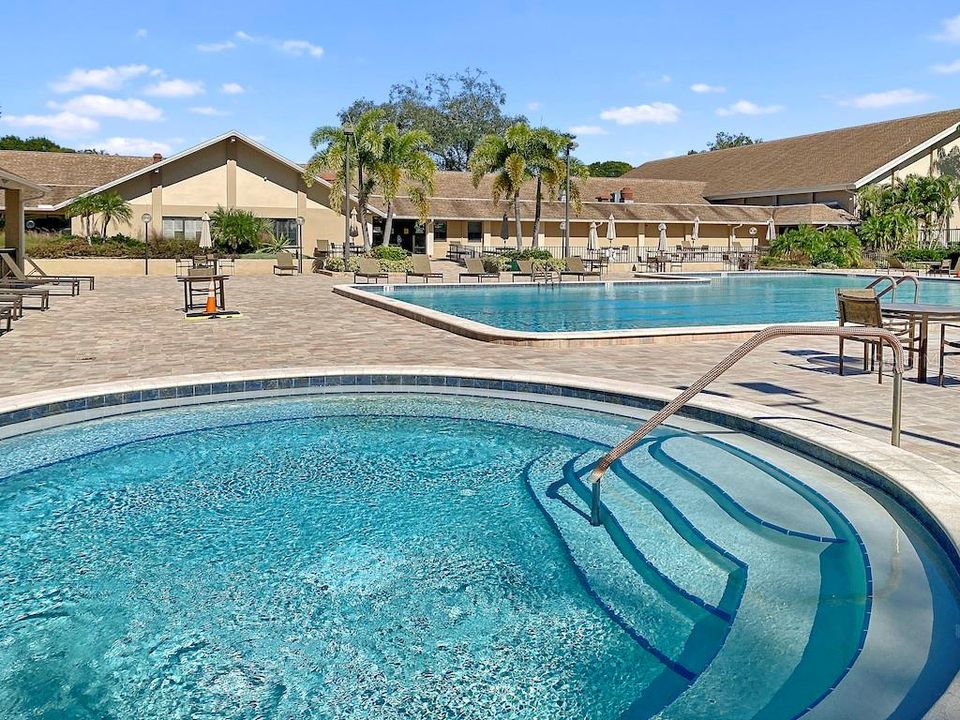 For Sale: $159,900 (2 beds, 2 baths, 866 Square Feet)