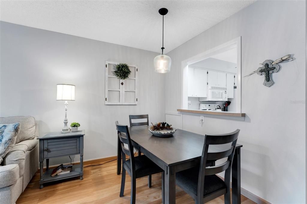 For Sale: $159,900 (2 beds, 2 baths, 866 Square Feet)