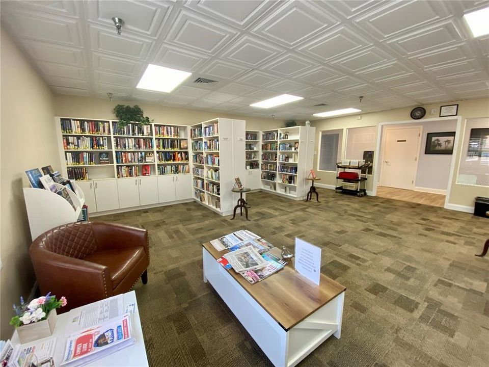 For Sale: $159,900 (2 beds, 2 baths, 866 Square Feet)