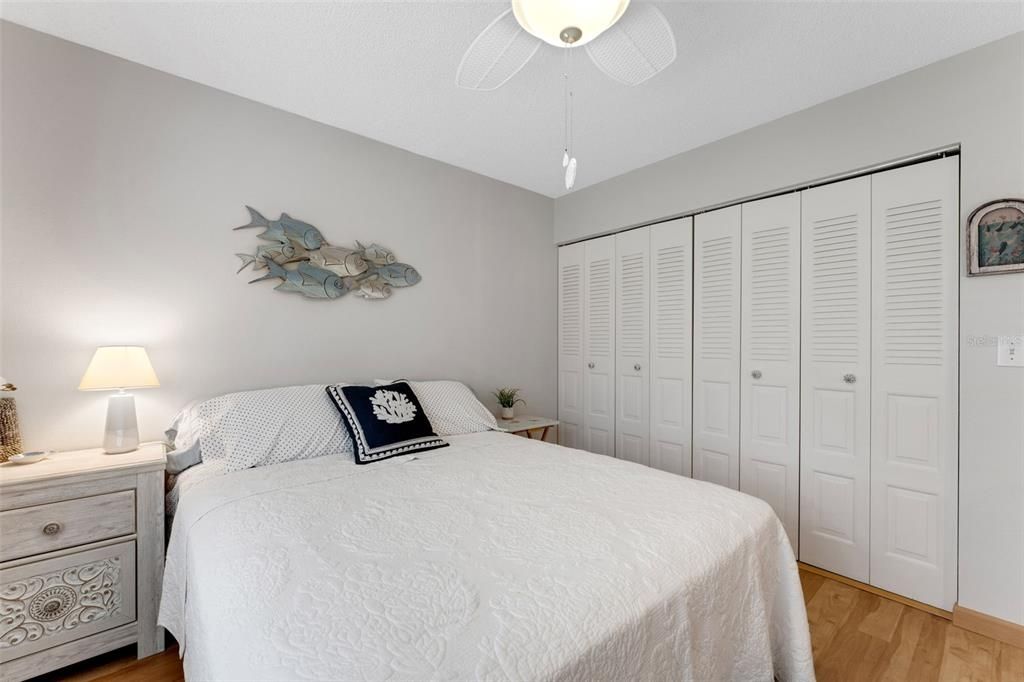 For Sale: $159,900 (2 beds, 2 baths, 866 Square Feet)