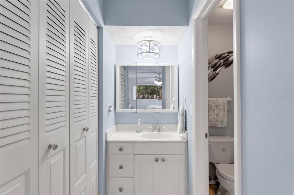 For Sale: $159,900 (2 beds, 2 baths, 866 Square Feet)