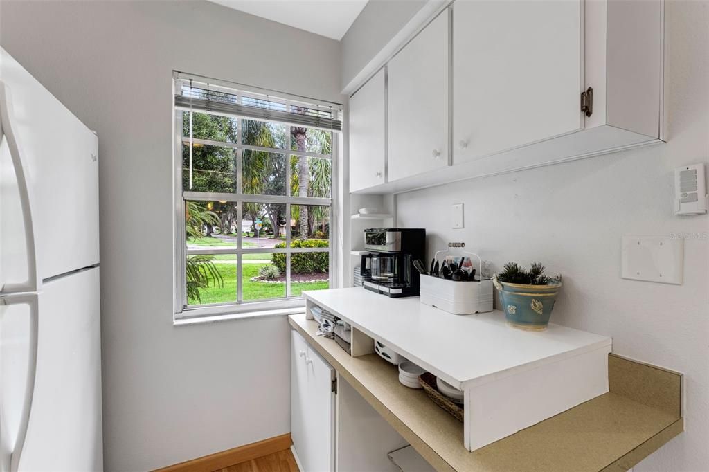 For Sale: $159,900 (2 beds, 2 baths, 866 Square Feet)