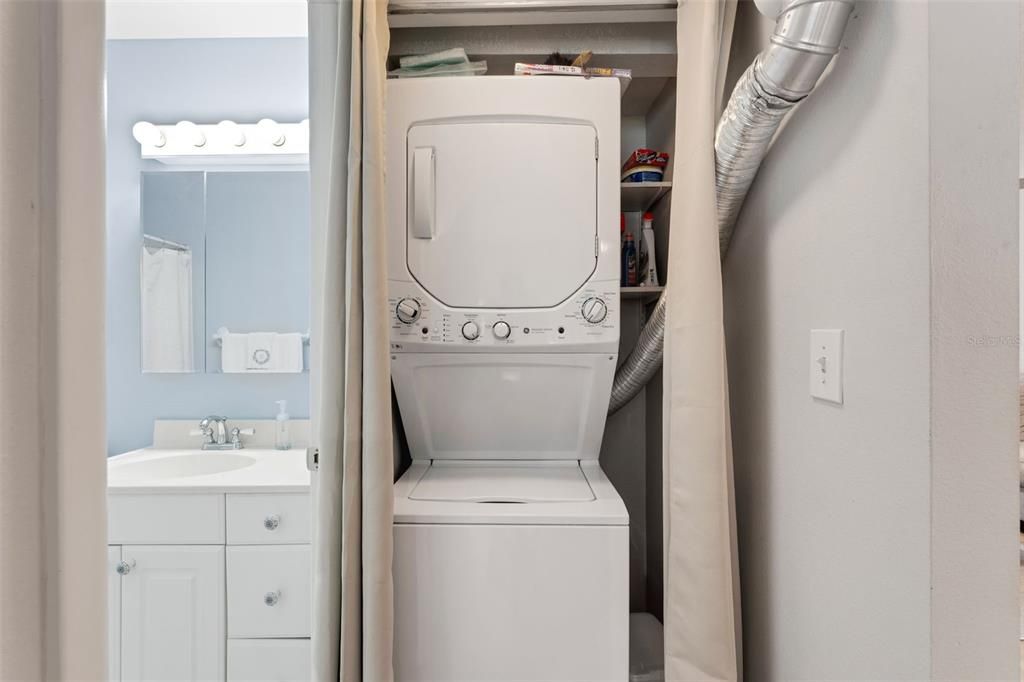 For Sale: $159,900 (2 beds, 2 baths, 866 Square Feet)