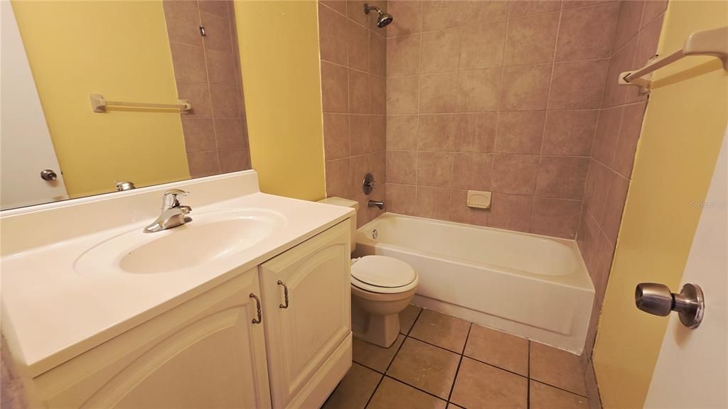 合同活跃: $1,450 (2 贝兹, 2 浴室, 1336 平方英尺)