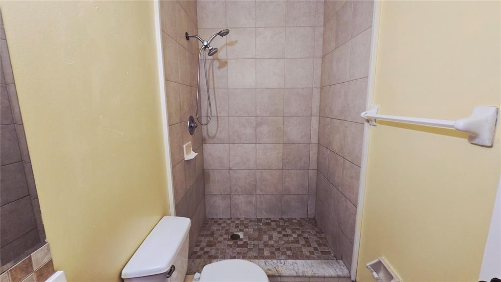 合同活跃: $1,450 (2 贝兹, 2 浴室, 1336 平方英尺)