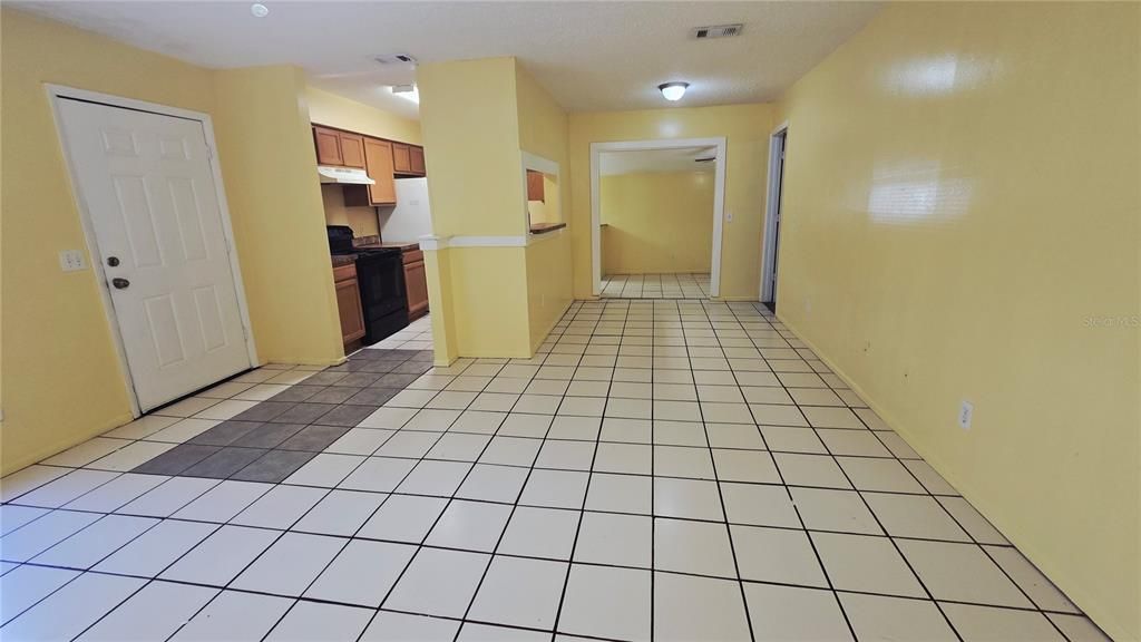 合同活跃: $1,450 (2 贝兹, 2 浴室, 1336 平方英尺)