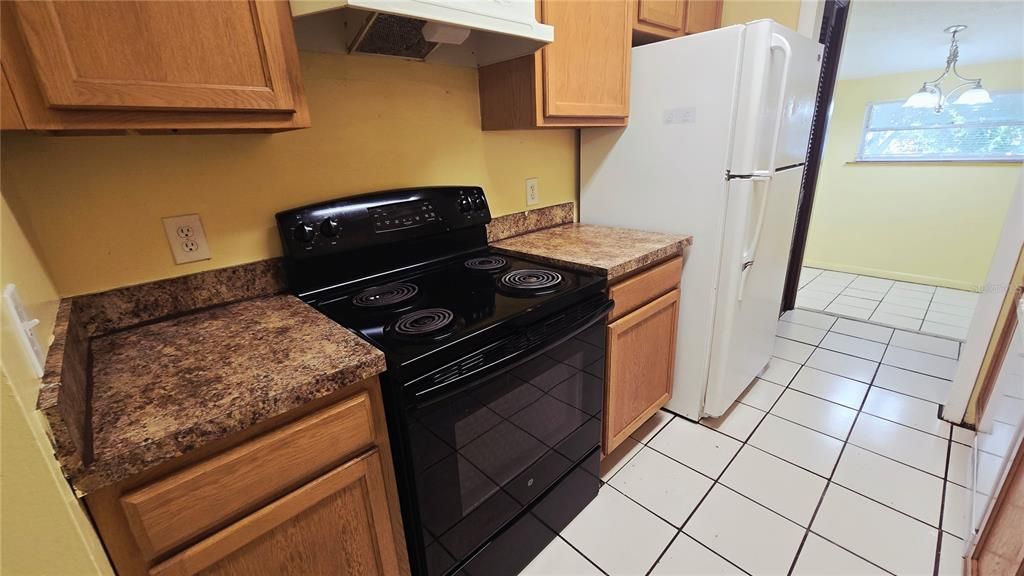 合同活跃: $1,450 (2 贝兹, 2 浴室, 1336 平方英尺)