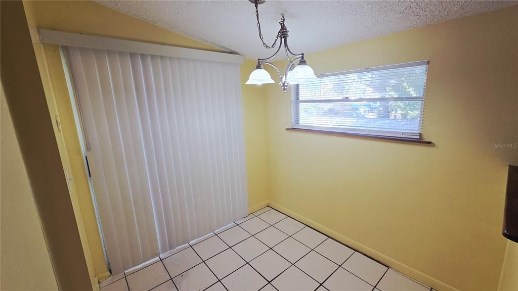 合同活跃: $1,450 (2 贝兹, 2 浴室, 1336 平方英尺)