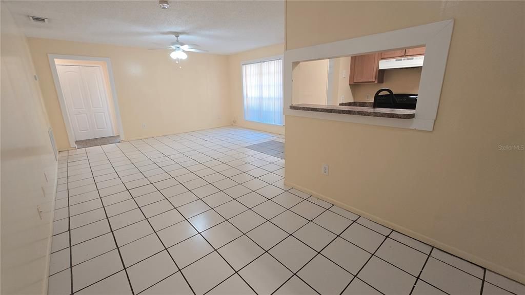 合同活跃: $1,450 (2 贝兹, 2 浴室, 1336 平方英尺)