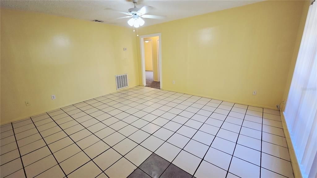 合同活跃: $1,450 (2 贝兹, 2 浴室, 1336 平方英尺)