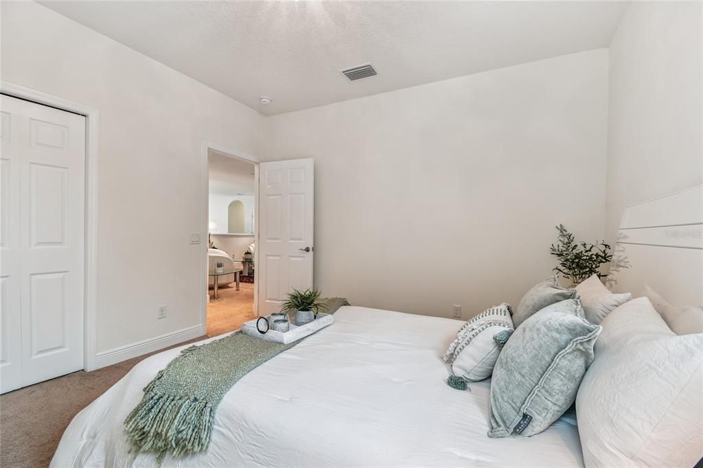 For Sale: $999,900 (6 beds, 5 baths, 4476 Square Feet)