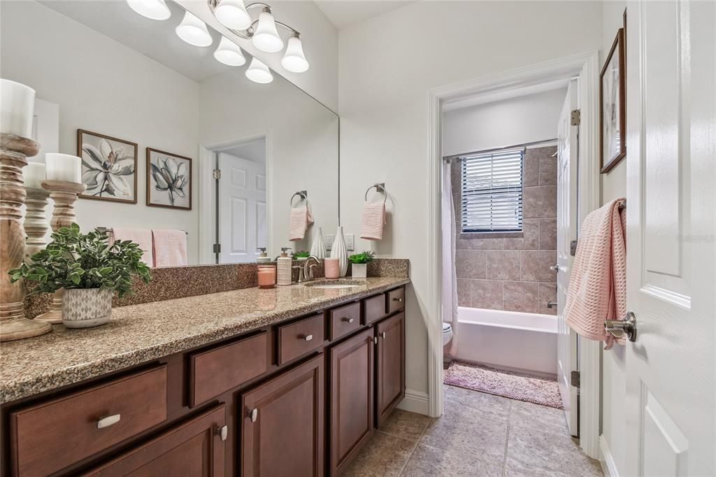 For Sale: $999,900 (6 beds, 5 baths, 4476 Square Feet)