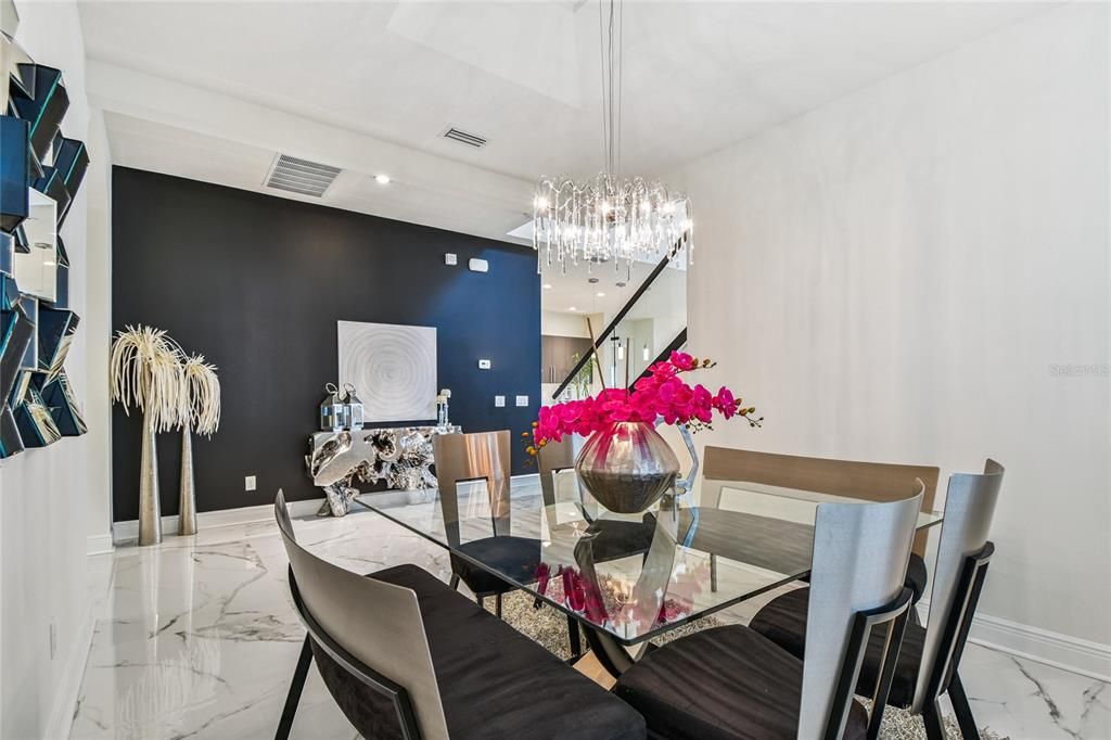 For Sale: $999,900 (6 beds, 5 baths, 4476 Square Feet)