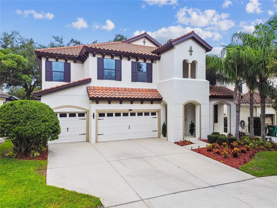 For Sale: $999,900 (6 beds, 5 baths, 4476 Square Feet)