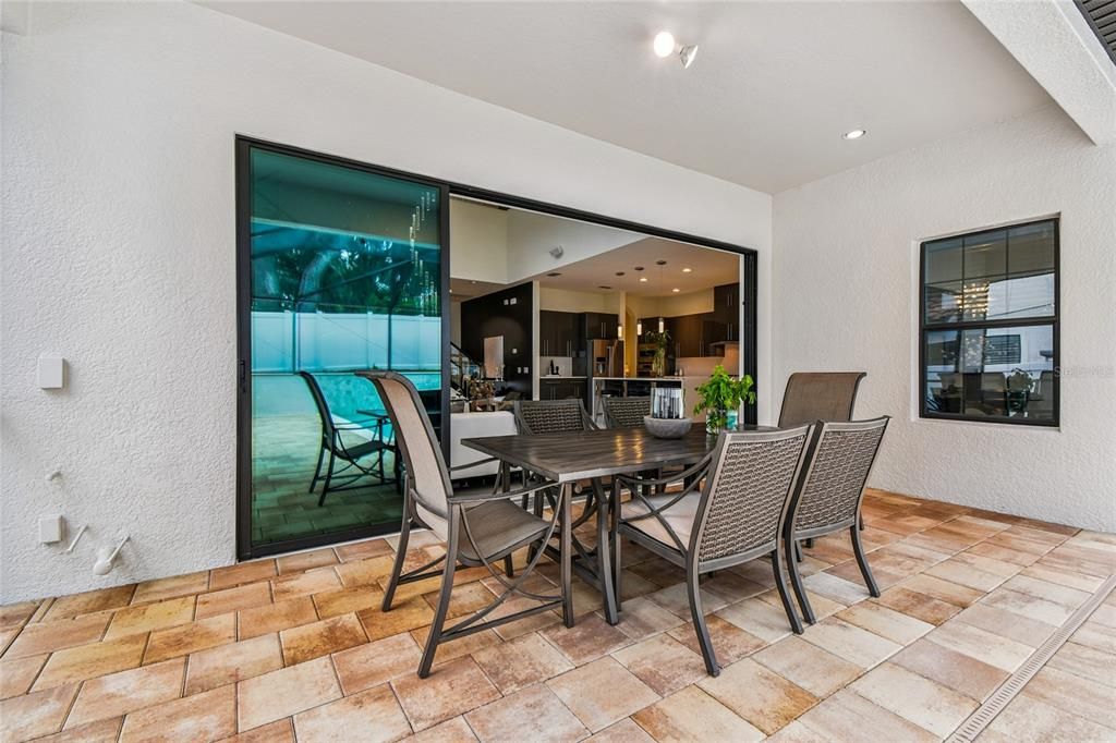 For Sale: $999,900 (6 beds, 5 baths, 4476 Square Feet)