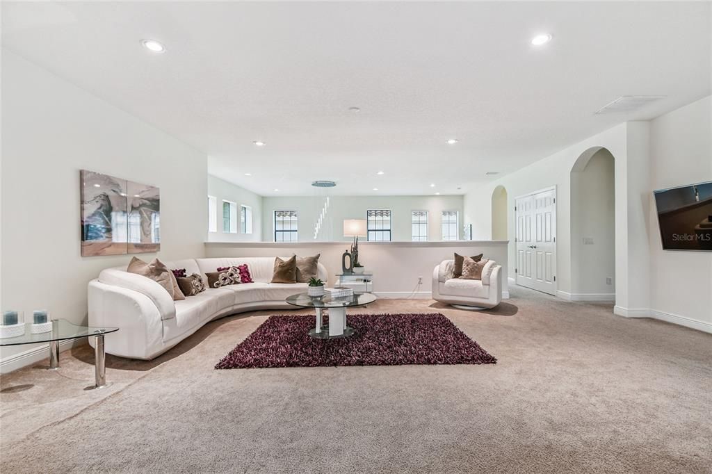 For Sale: $999,900 (6 beds, 5 baths, 4476 Square Feet)