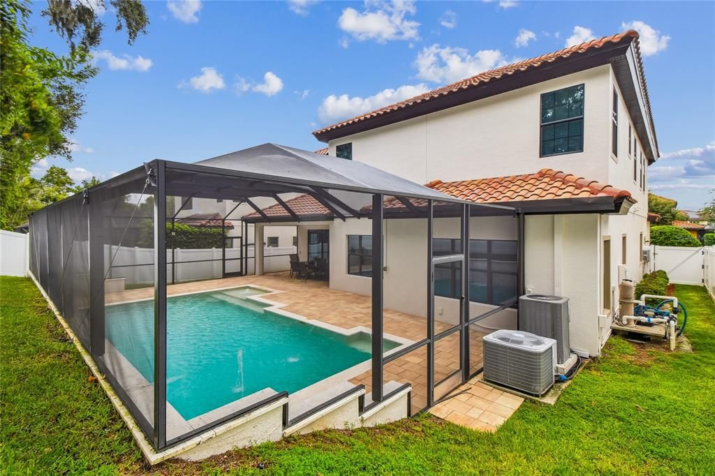 For Sale: $999,900 (6 beds, 5 baths, 4476 Square Feet)