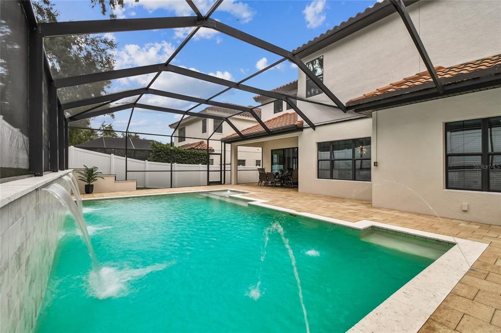 For Sale: $999,900 (6 beds, 5 baths, 4476 Square Feet)