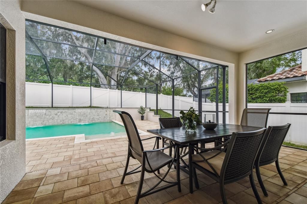 For Sale: $999,900 (6 beds, 5 baths, 4476 Square Feet)