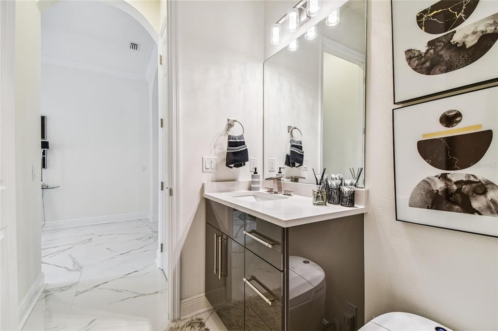 For Sale: $999,900 (6 beds, 5 baths, 4476 Square Feet)