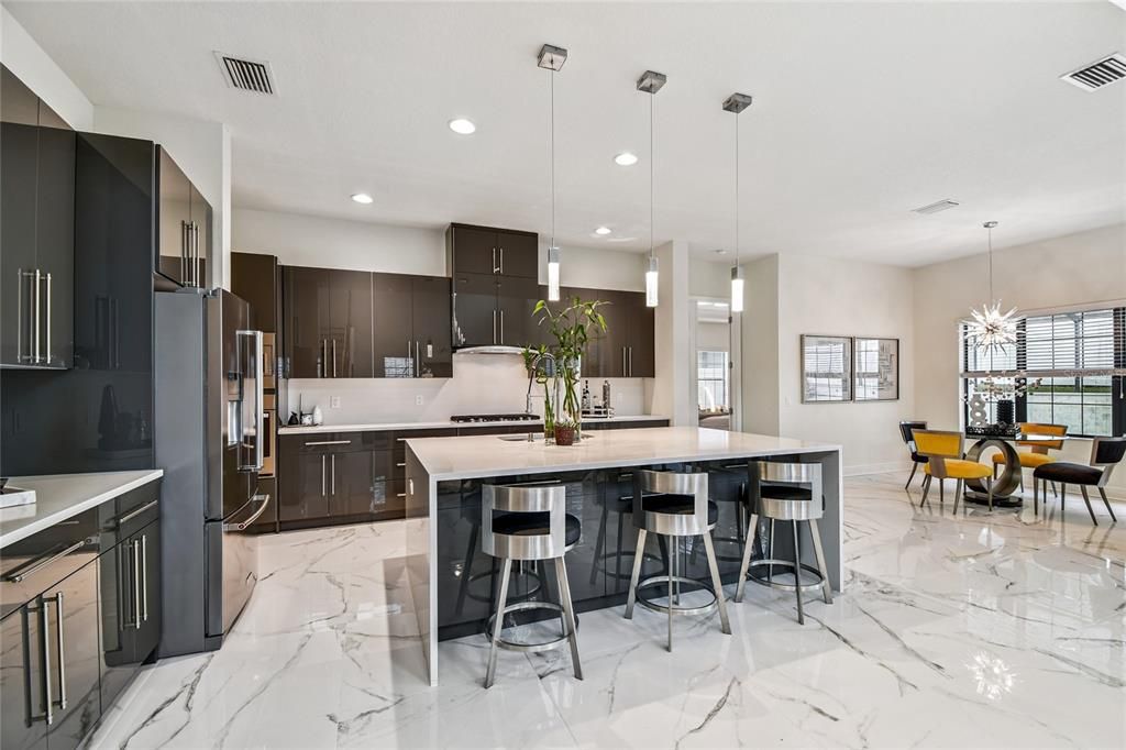 For Sale: $999,900 (6 beds, 5 baths, 4476 Square Feet)