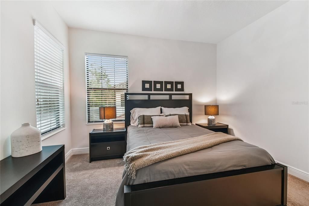 For Sale: $999,900 (6 beds, 5 baths, 4476 Square Feet)