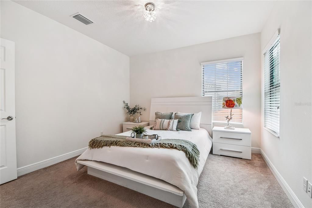 For Sale: $999,900 (6 beds, 5 baths, 4476 Square Feet)