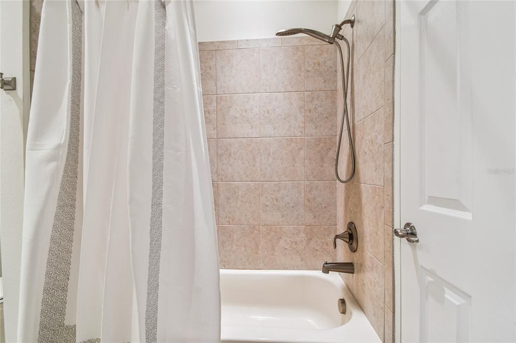 For Sale: $999,900 (6 beds, 5 baths, 4476 Square Feet)