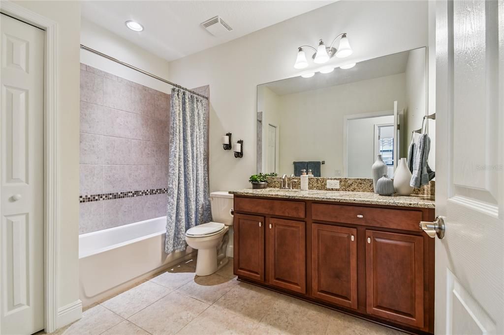 For Sale: $999,900 (6 beds, 5 baths, 4476 Square Feet)