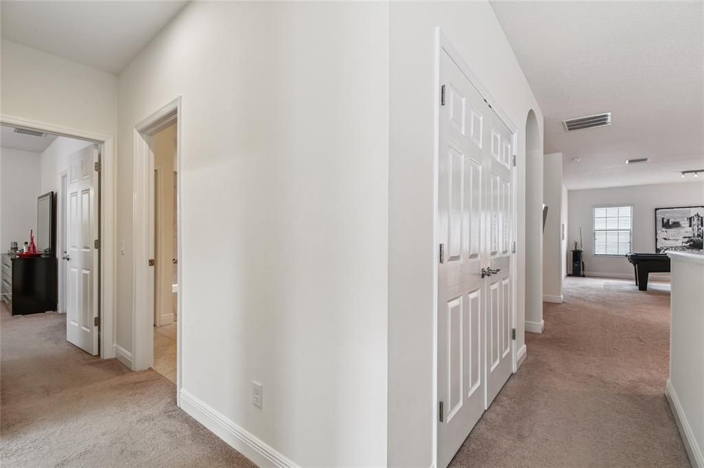 For Sale: $999,900 (6 beds, 5 baths, 4476 Square Feet)