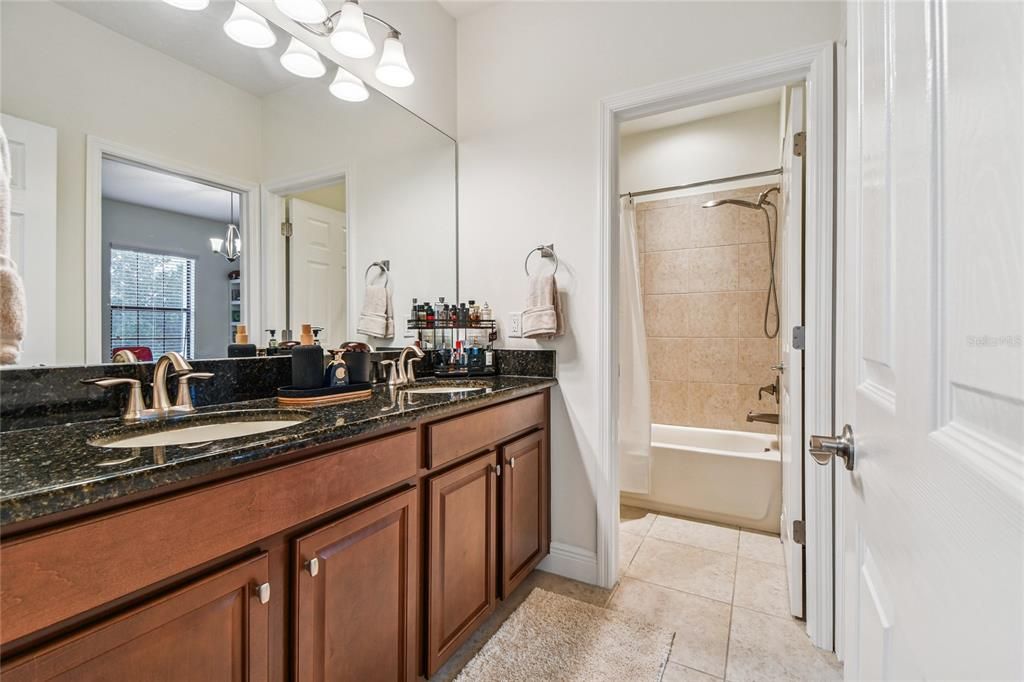 For Sale: $999,900 (6 beds, 5 baths, 4476 Square Feet)