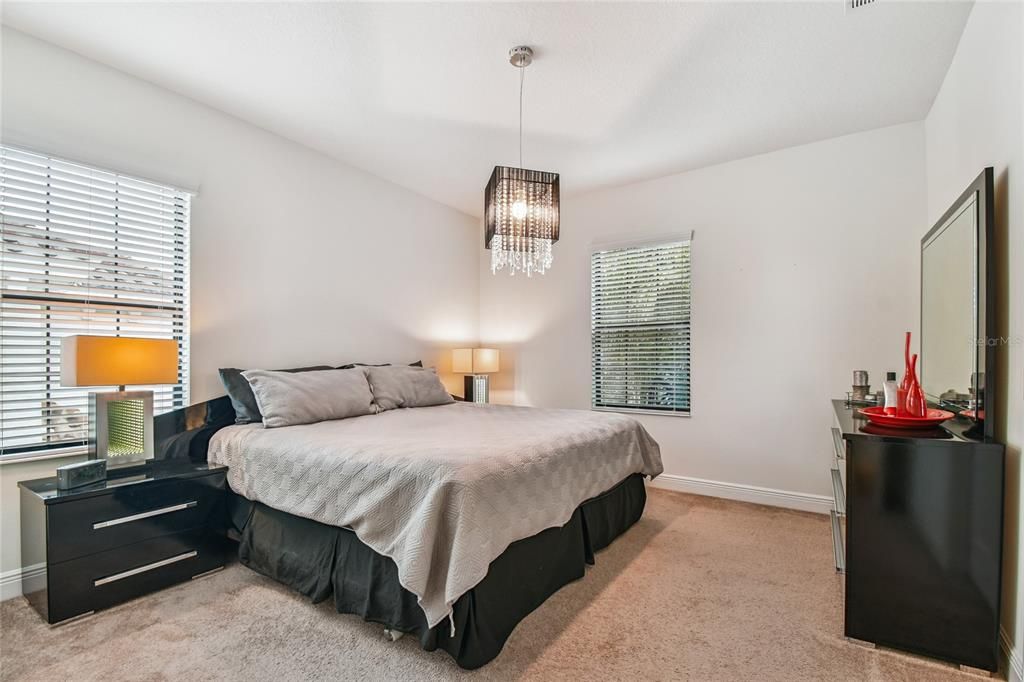 For Sale: $999,900 (6 beds, 5 baths, 4476 Square Feet)