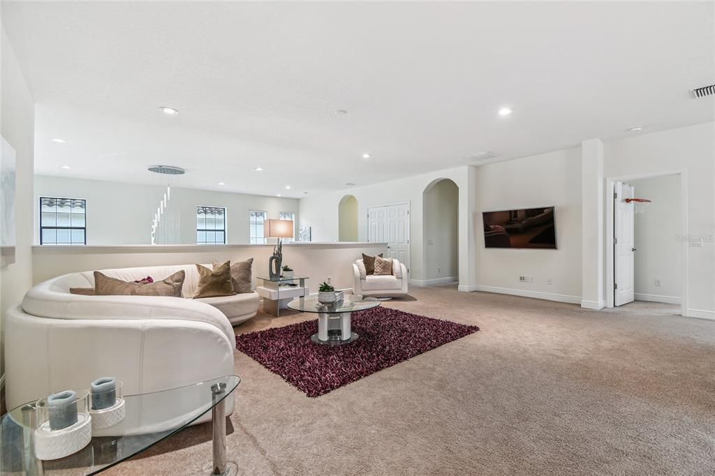 For Sale: $999,900 (6 beds, 5 baths, 4476 Square Feet)