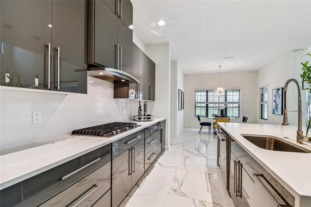 For Sale: $999,900 (6 beds, 5 baths, 4476 Square Feet)