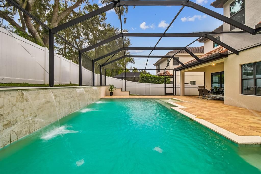 For Sale: $999,900 (6 beds, 5 baths, 4476 Square Feet)