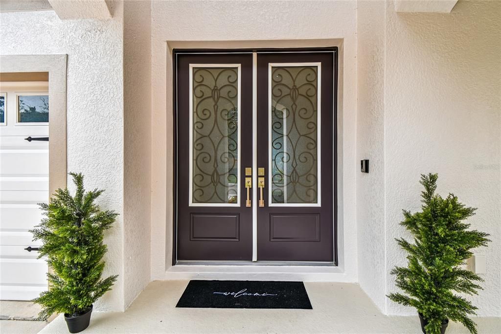 For Sale: $999,900 (6 beds, 5 baths, 4476 Square Feet)