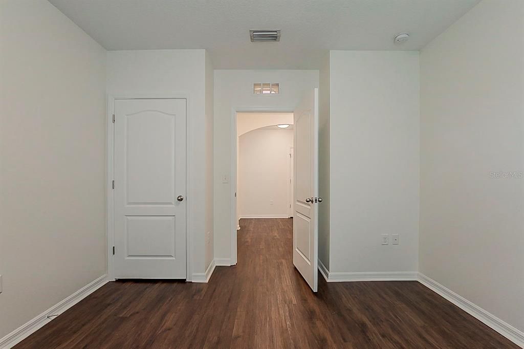 合同活跃: $319,900 (4 贝兹, 2 浴室, 1846 平方英尺)