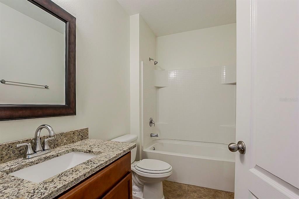 合同活跃: $319,900 (4 贝兹, 2 浴室, 1846 平方英尺)