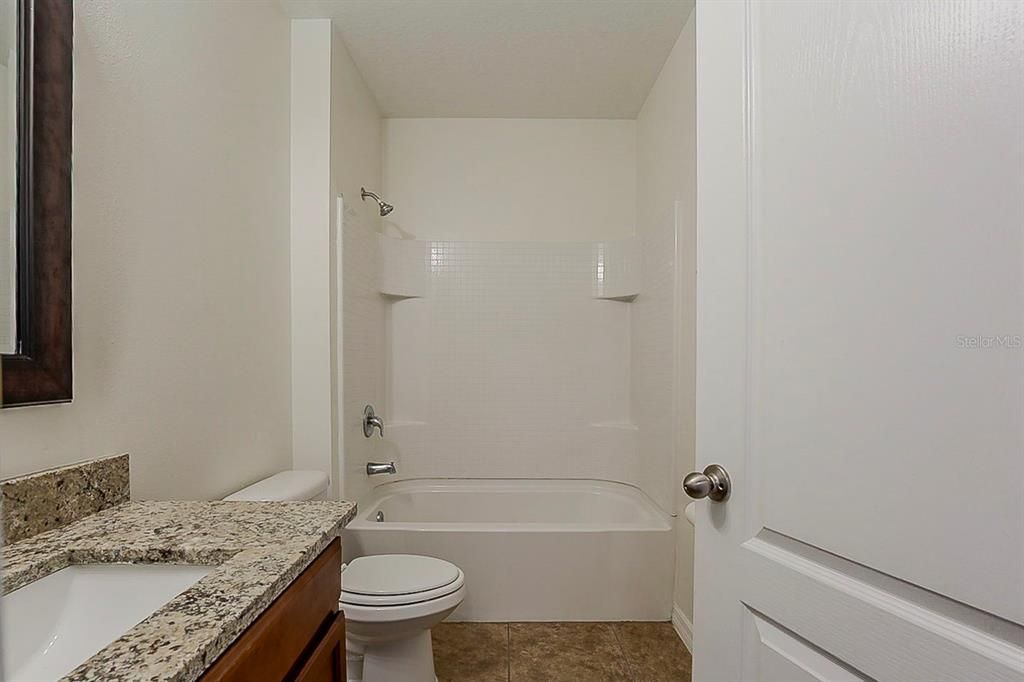 合同活跃: $319,900 (4 贝兹, 2 浴室, 1846 平方英尺)