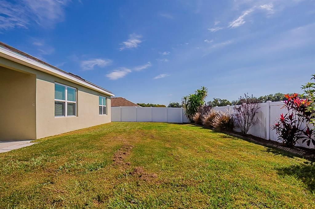 合同活跃: $319,900 (4 贝兹, 2 浴室, 1846 平方英尺)