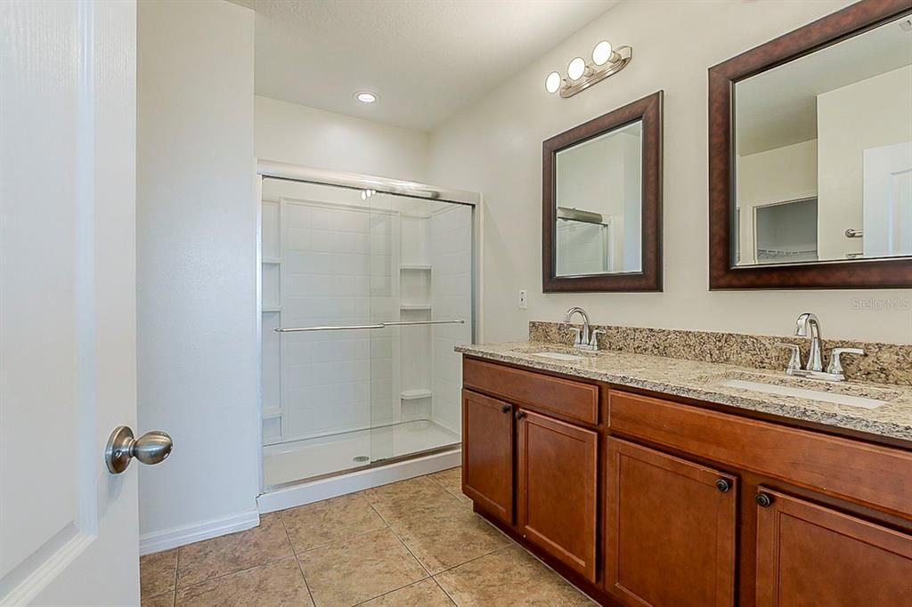 合同活跃: $319,900 (4 贝兹, 2 浴室, 1846 平方英尺)