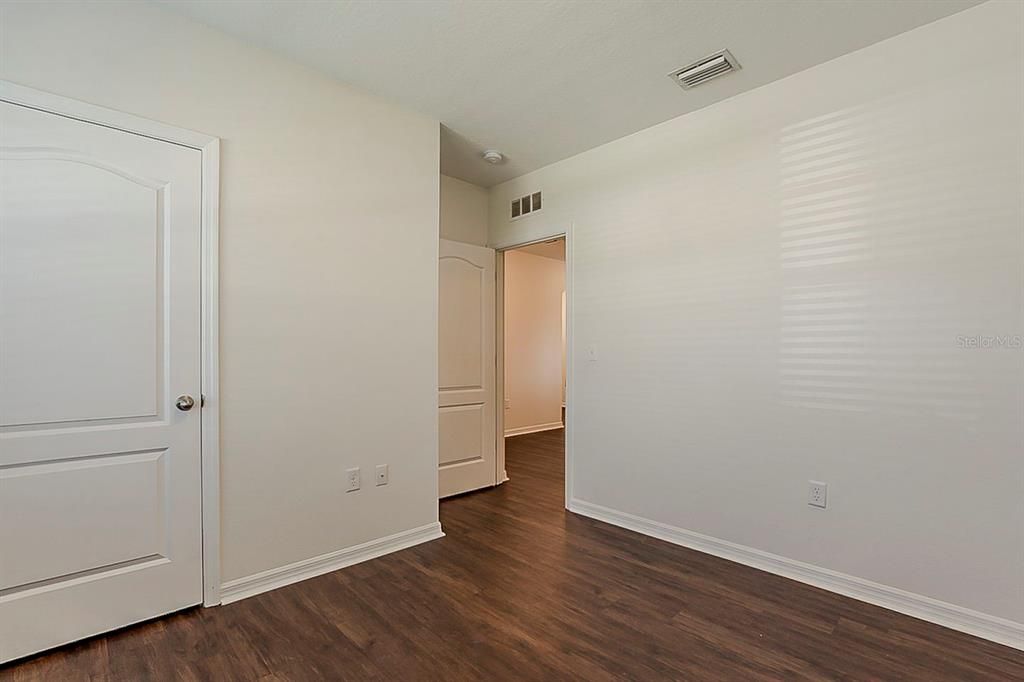 合同活跃: $319,900 (4 贝兹, 2 浴室, 1846 平方英尺)