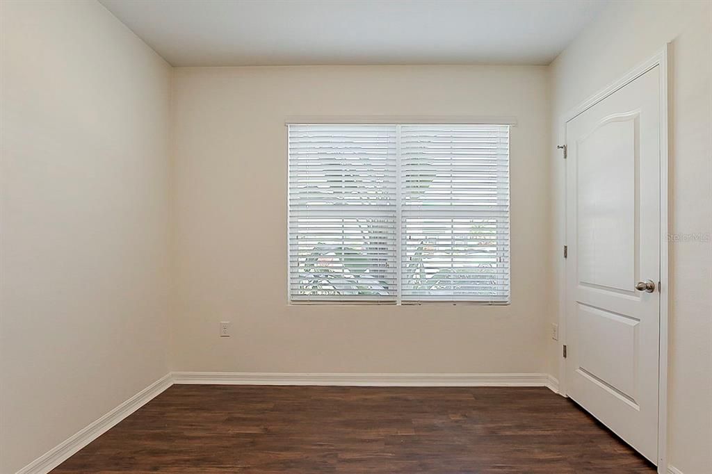 合同活跃: $319,900 (4 贝兹, 2 浴室, 1846 平方英尺)