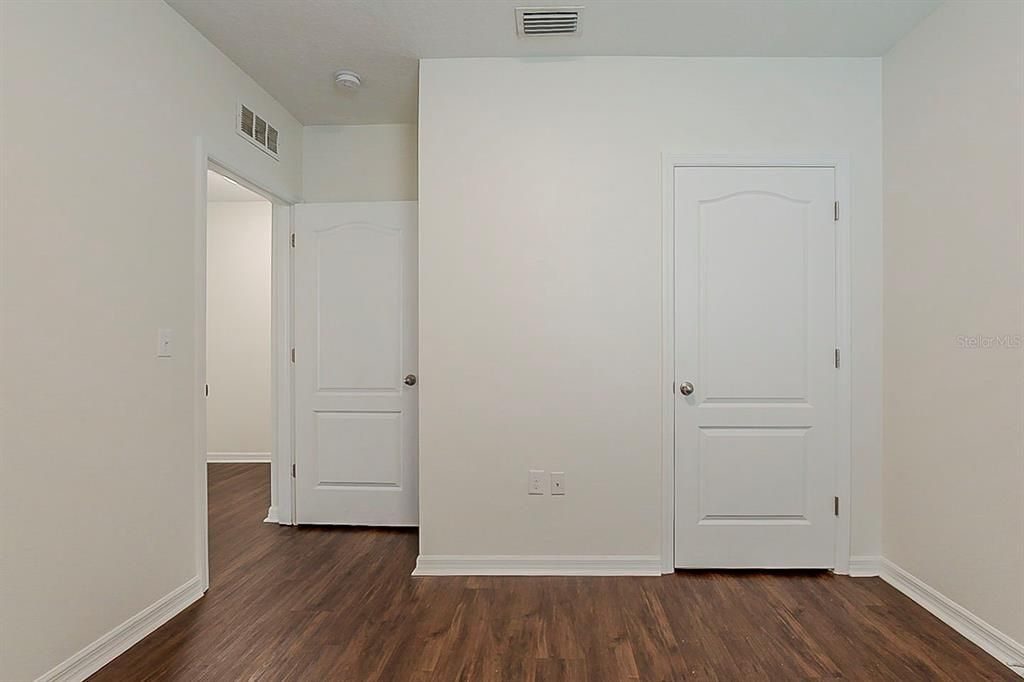 合同活跃: $319,900 (4 贝兹, 2 浴室, 1846 平方英尺)