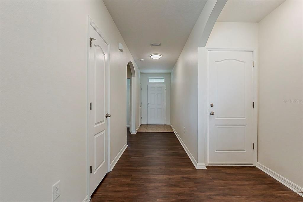 合同活跃: $319,900 (4 贝兹, 2 浴室, 1846 平方英尺)