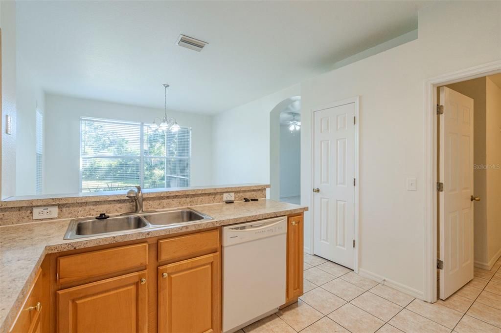 待售: $359,900 (4 贝兹, 2 浴室, 2635 平方英尺)