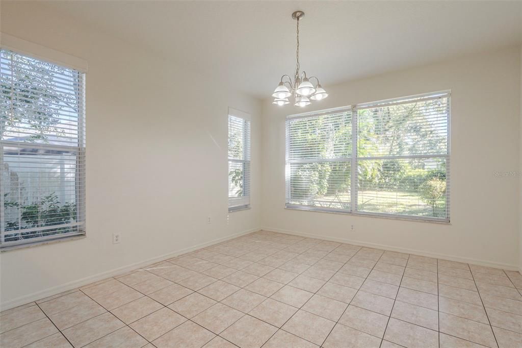 待售: $359,900 (4 贝兹, 2 浴室, 2635 平方英尺)