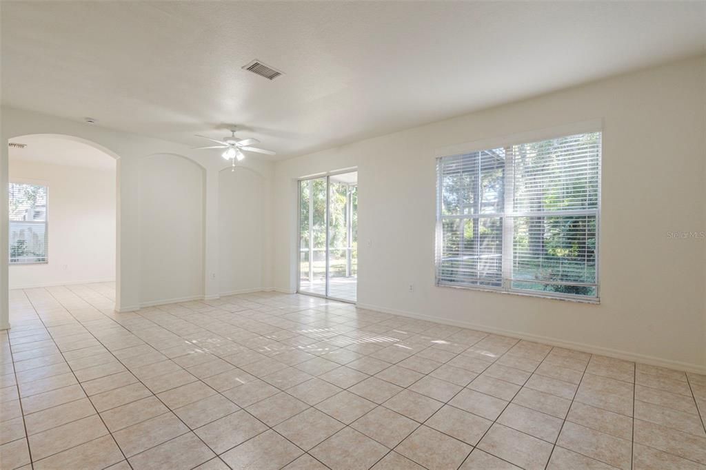 待售: $359,900 (4 贝兹, 2 浴室, 2635 平方英尺)