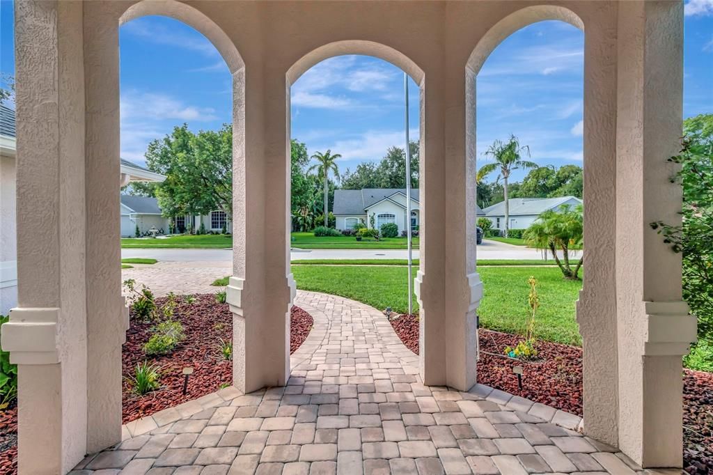 合同活跃: $399,000 (4 贝兹, 2 浴室, 1905 平方英尺)