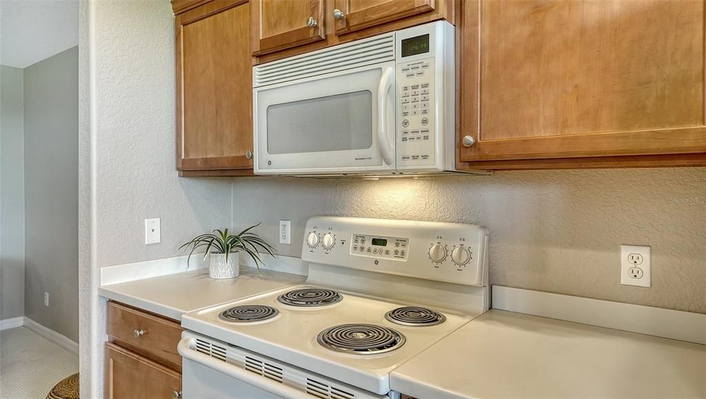 For Sale: $248,900 (2 beds, 2 baths, 1226 Square Feet)